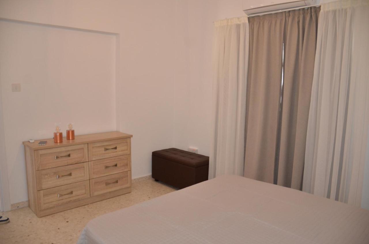 Almyria Apartments - By Imh Travel & Tours Paphos Eksteriør billede