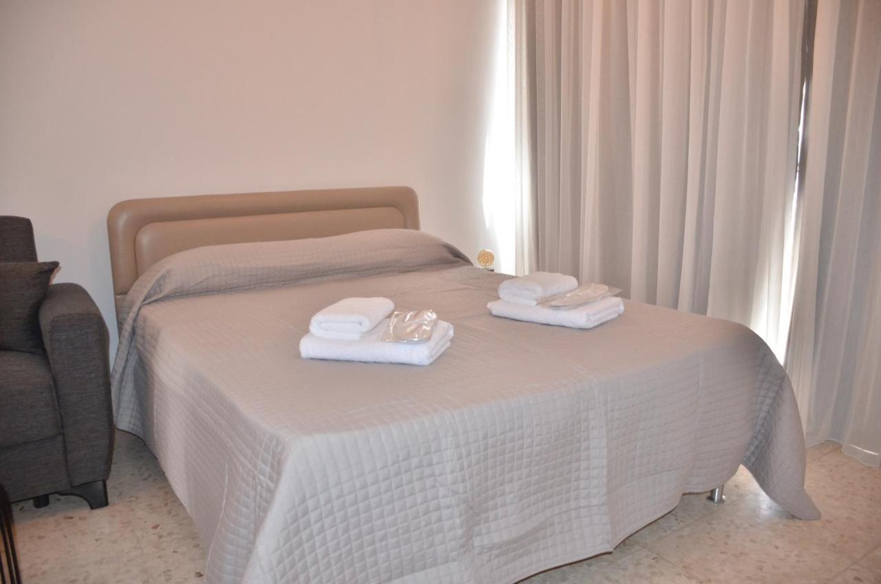 Almyria Apartments - By Imh Travel & Tours Paphos Eksteriør billede