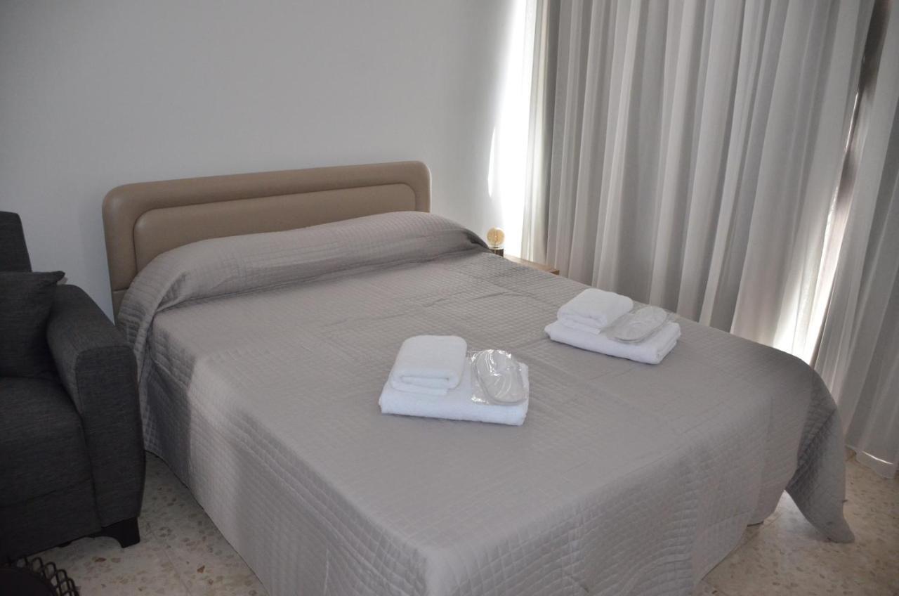 Almyria Apartments - By Imh Travel & Tours Paphos Eksteriør billede