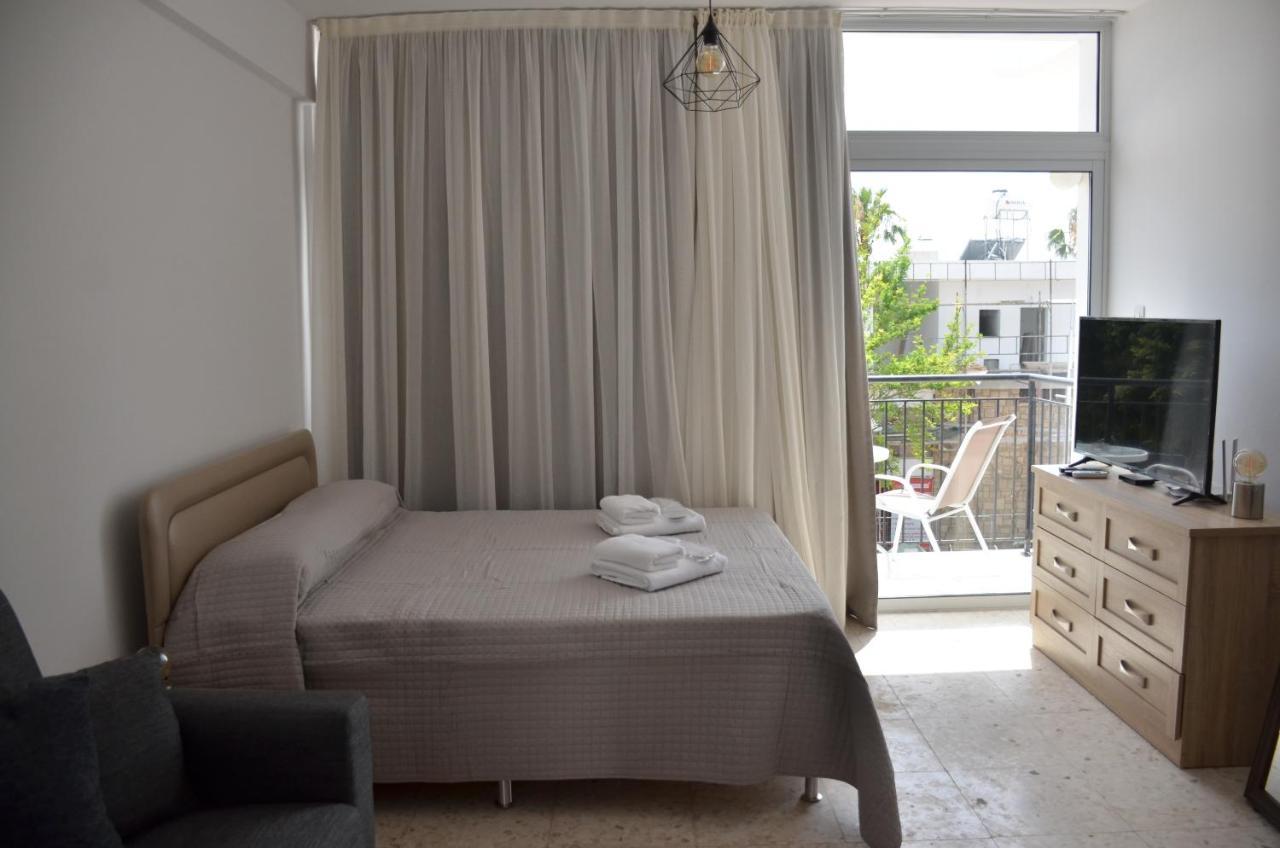Almyria Apartments - By Imh Travel & Tours Paphos Eksteriør billede